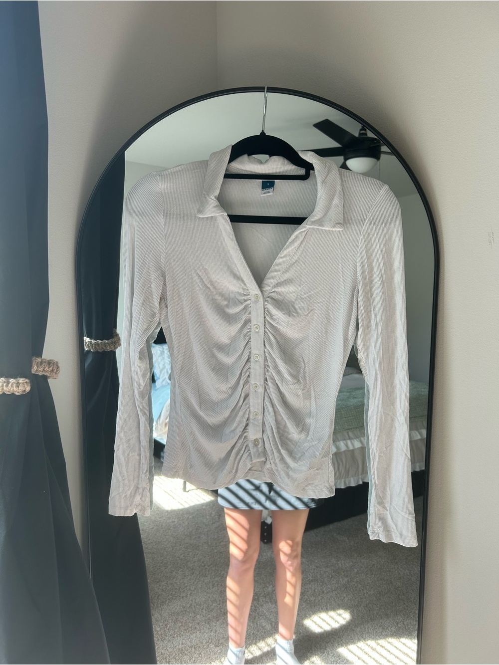Old Navy White Ruched Button-Front Long Sleeve Shirt